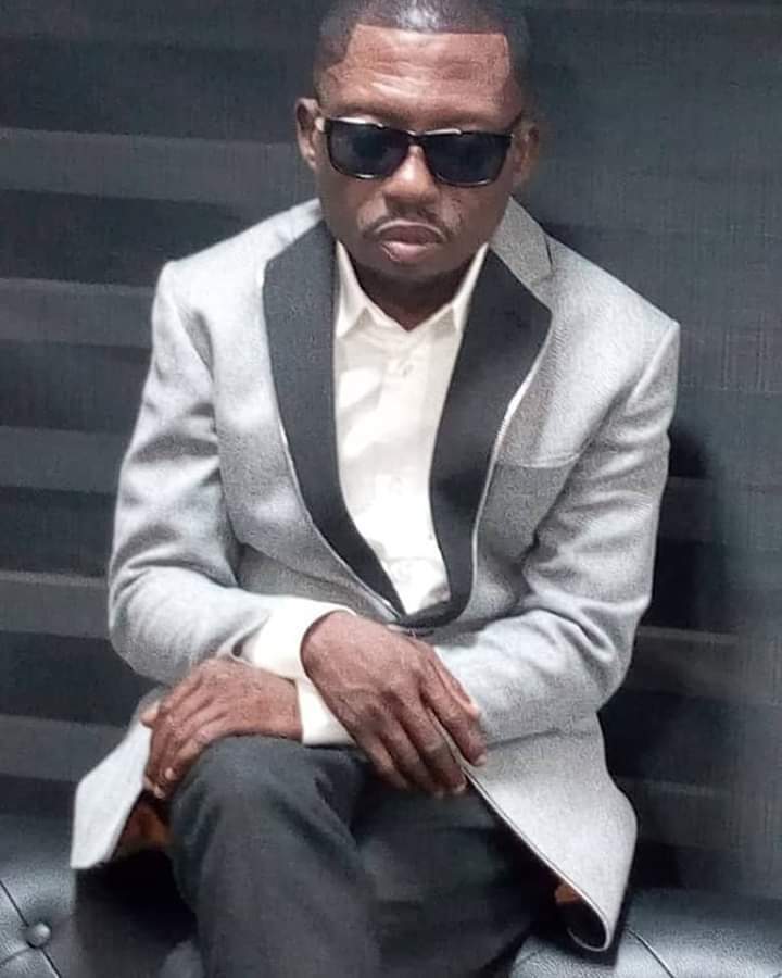 TheEmmalez's tweet photo. Soon ladies will be like..I love him cos he can spell very well.ππ... #MrSpell Dee Ngwa π
Don't forget
I FOLLOW BACK https://t.co/ms7v0lFKm8
