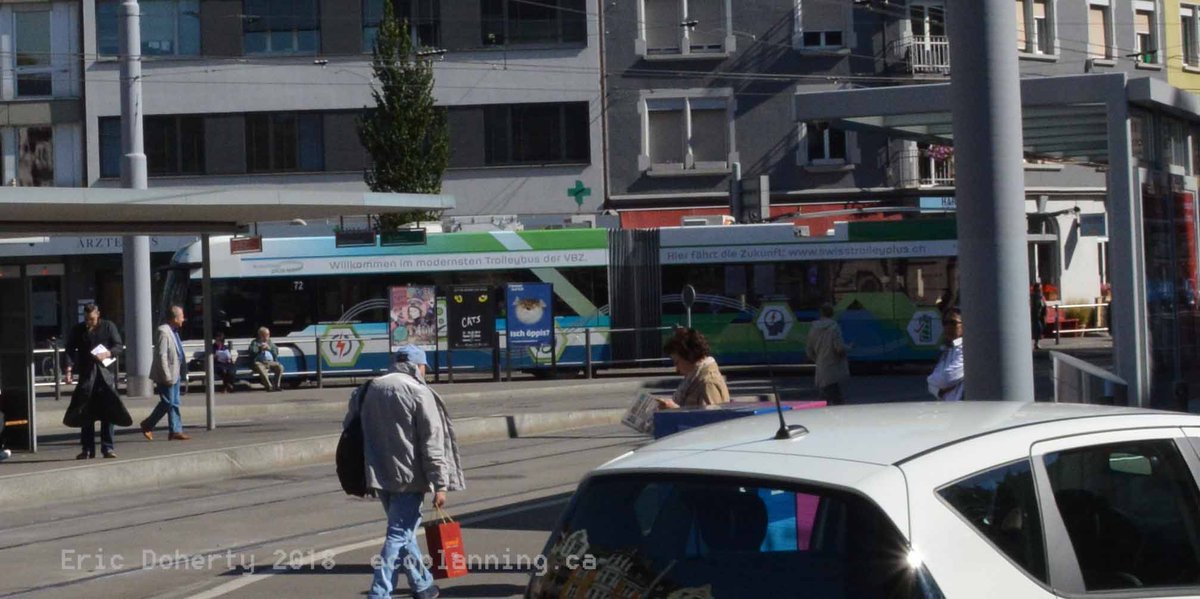 Eric_Doherty's tweet photo. Did you know that they have lots of big #electricbuses, and lots of bus lanes in #Zurich #Switzerland? Does your city have clean quiet electric #publictransit that does not (often) get stuck in traffic? #electricbus #trolleybus #climateaction #transit https://t.co/FvzJS1AmtN