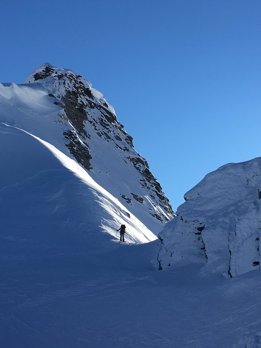 willem2k's tweet photo. So how was your weekend? 🙃#Splitboarding #Simplon https://t.co/Wu9OEtfoCW
