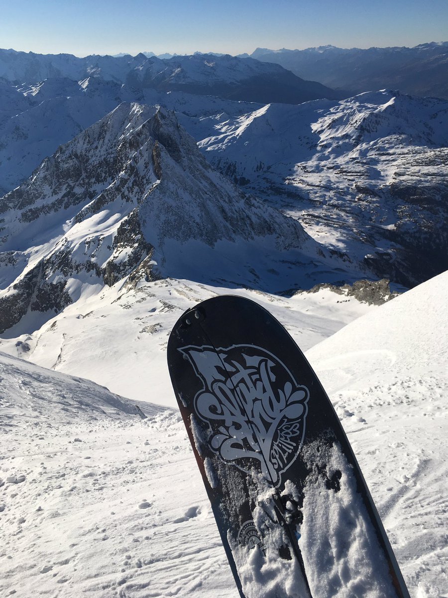 willem2k's tweet photo. So how was your weekend? 🙃#Splitboarding #Simplon https://t.co/Wu9OEtfoCW