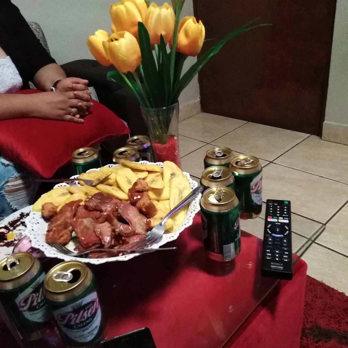 kissblue17's tweet photo. Un relajó con los verdaderos amigos 🍻🍻🍻😋😋😋😋ya tocaba una chelas bien heladas para calmar, las cicatriz del Alma 💔🤐🤐🤐🤐🍻🍻🍻🍻🍻 #AmigosPorSiempre #CientificaDelSur https://t.co/b9UR6EpUpT