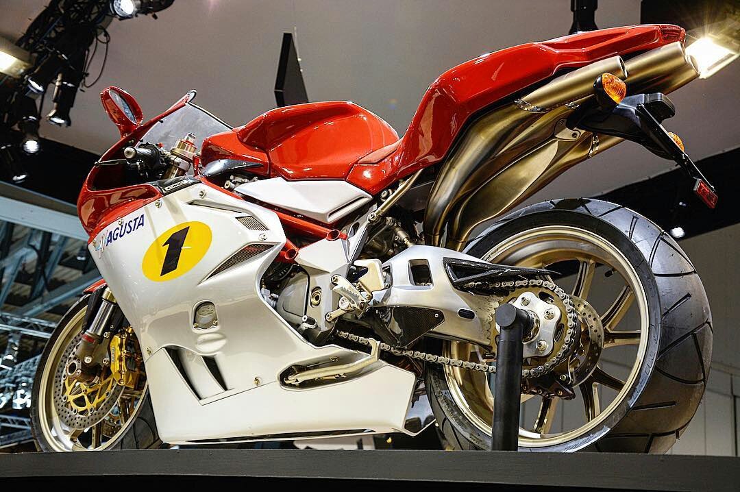 mvagustistagram's tweet photo. F4 Ago: Heritage never goes out of style, simply the timeless icon and style. 📷@modenamartin
#MVAgusta #F4Ago #RossoMVAgusta #MVAgustaHeritage #fastbike #bikeswithoutlimits #dreambike #classicbike #oldtimer https://t.co/WDMpw2Lwr3 https://t.co/X0uKugD6O1