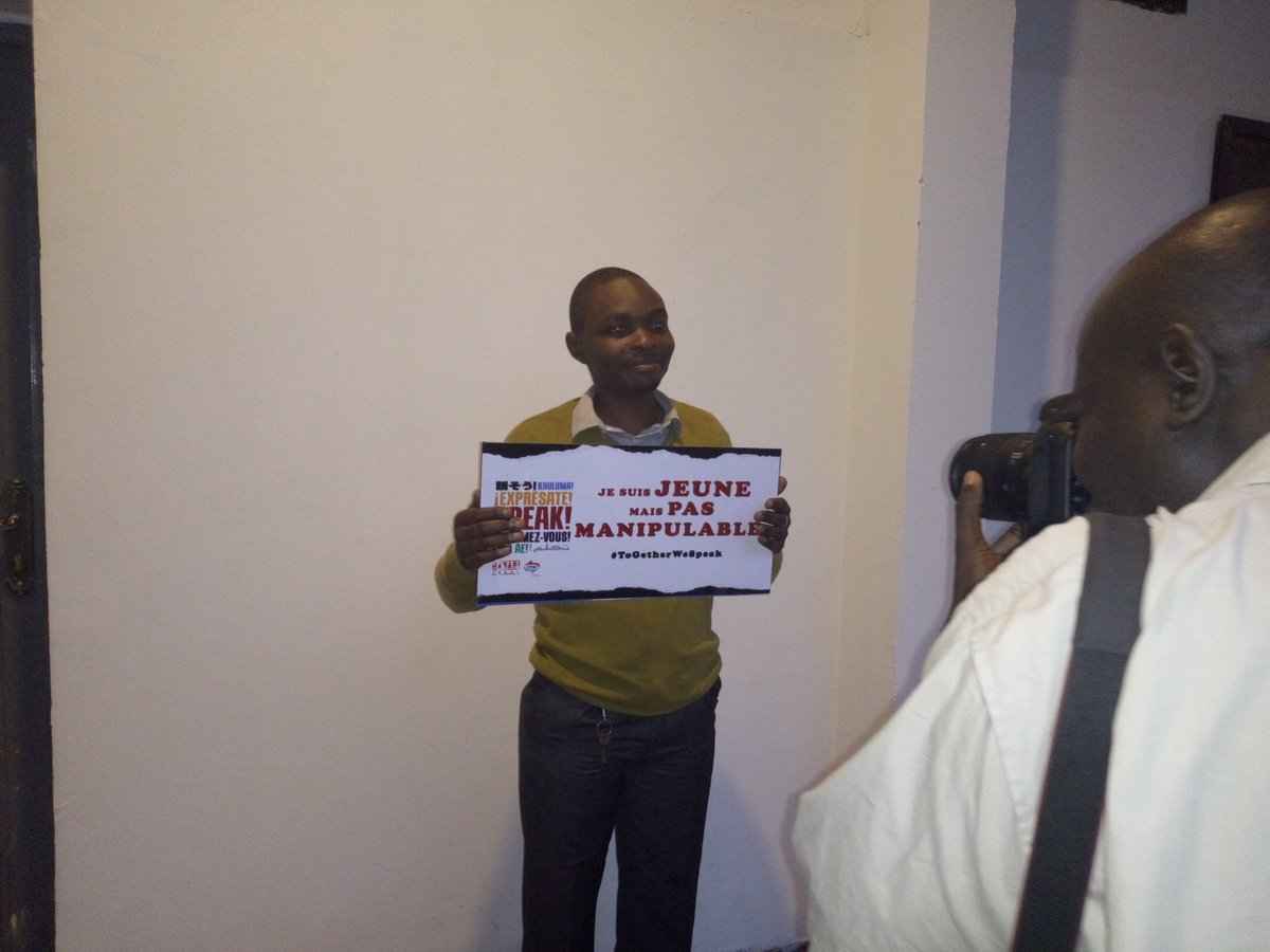 jhshotsha17's tweet photo. #RDCongo #TogetherWeSpeak la campagne #Speak2018 s'annonce bien à #Kinshasa, avec un message au choix les participants prennent photo. @habariRDC @actualitecd @politicocd @mondoblog https://t.co/hb3NeqYdlY