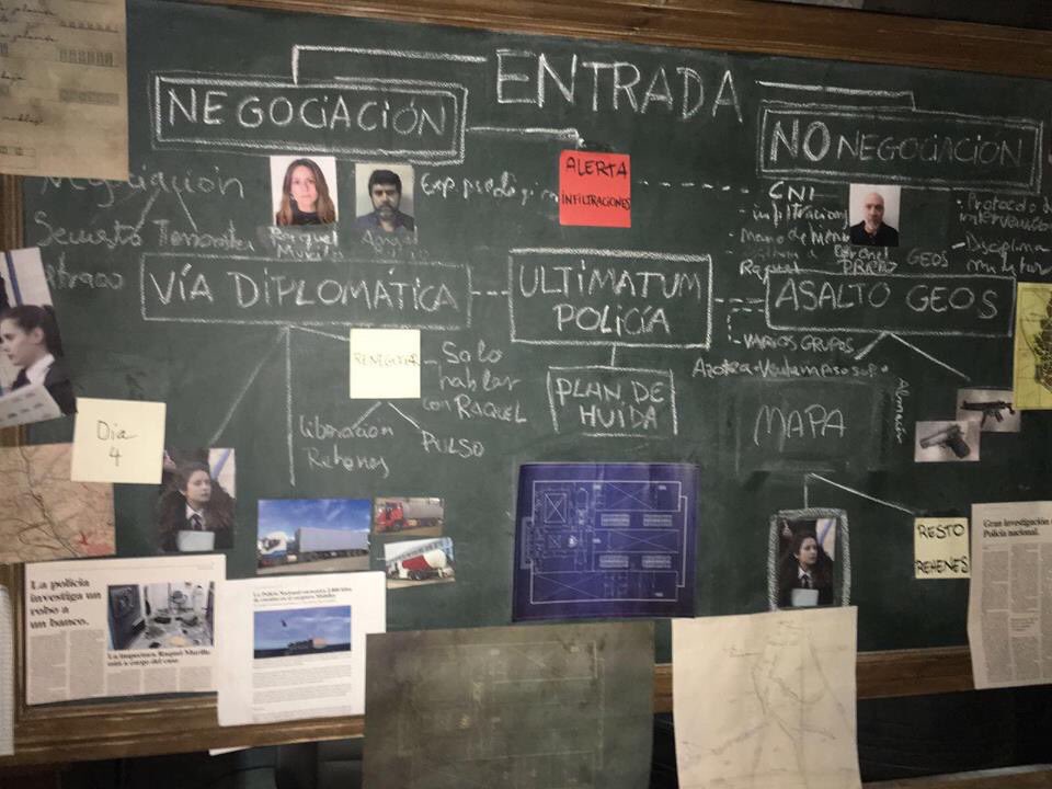 En Cinetel estudiamos la famosa pizarra de La Casa de Papel, donde el profesor diseño su minucioso plan.
📽🎞#ProductosDePelícula #ConLaMagiaDeLaLuz