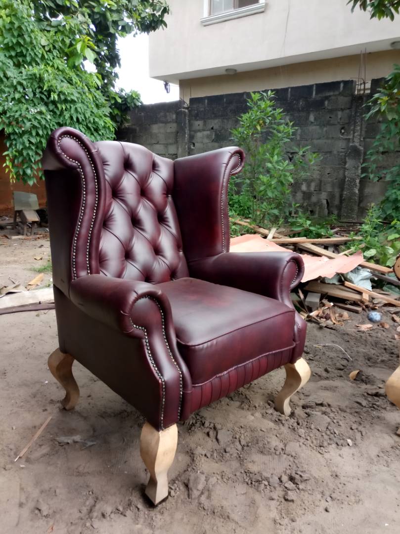 IamAima's tweet photo. wingback. 98% #footspray #almostdone #madeinNigeriafurniture #proudlyNigerian #madeinnigeria https://t.co/XYrNk5huWN