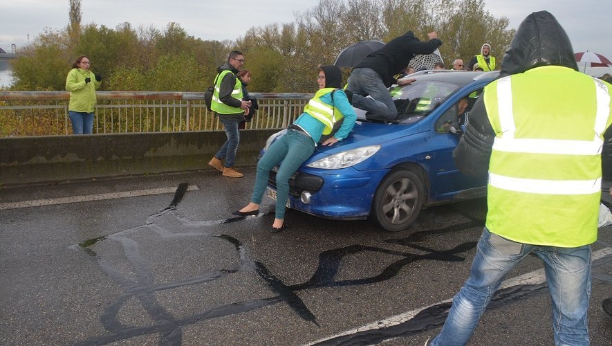 Infos Françaises On Twitter Gilets Jaunes Des
