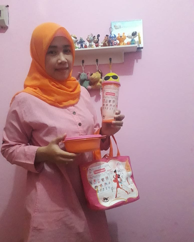 Hallo sahabat <a href="/tupperwareID/">Tupperware Indonesia</a>
Waktu bepergian kemana pun saya selalu membawa bekal makanan &amp; air minum menggunakan produk #pakettupperware karena wadah yang super ketat cairan.   #ootd
#matchinginaja
#matchinginaja
#pakettupperware yuk ikutan <a href="/aaq/">aaq</a> <a href="/Binnnn/">Belinda</a> <a href="/DanT/">Dan</a> <a href="/bubi/">b</a> <a href="/hyi/">ひい</a>