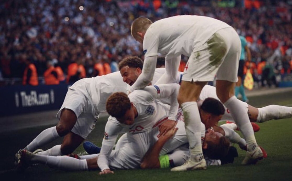 JesseLingard's tweet photo. Tap In For Once 😅👀😂 Team Spirit 💯 #NeverGiveUp #JLingz https://t.co/VyTNpOhEtQ