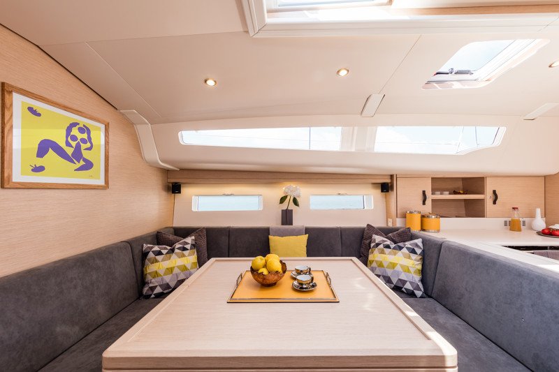 JeanneauAmerica's tweet photo. The U-shaped galley on the #Jeanneau51 is completely open to the salon, bathing in lots of natural light. LEARN MORE >>> https://t.co/q5NL8adpgw #Jeanneau #GetToKnowJeanneau #JeanneauSail https://t.co/X7gGhyQLLW