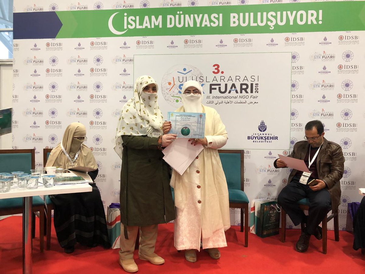 JamaatWomen's tweet photo. #StrongFamiliesStrongSocieties #NGOFair #Turkey
انٹرنیشنل مسلم ویمن یونین کی صدر ڈاکٹر سمیعہ راحیل قاضی یونین کے پلیٹ فارم سے پروگرام کنڈکٹ کروارہی ہیں۔پاکستان سے ڈاکٹر رخسانہ جبین،عابدہ فرحین،عائشہ سید،اور ثمینہ سعید شریک ہیں https://t.co/jEBpIhQ0D9