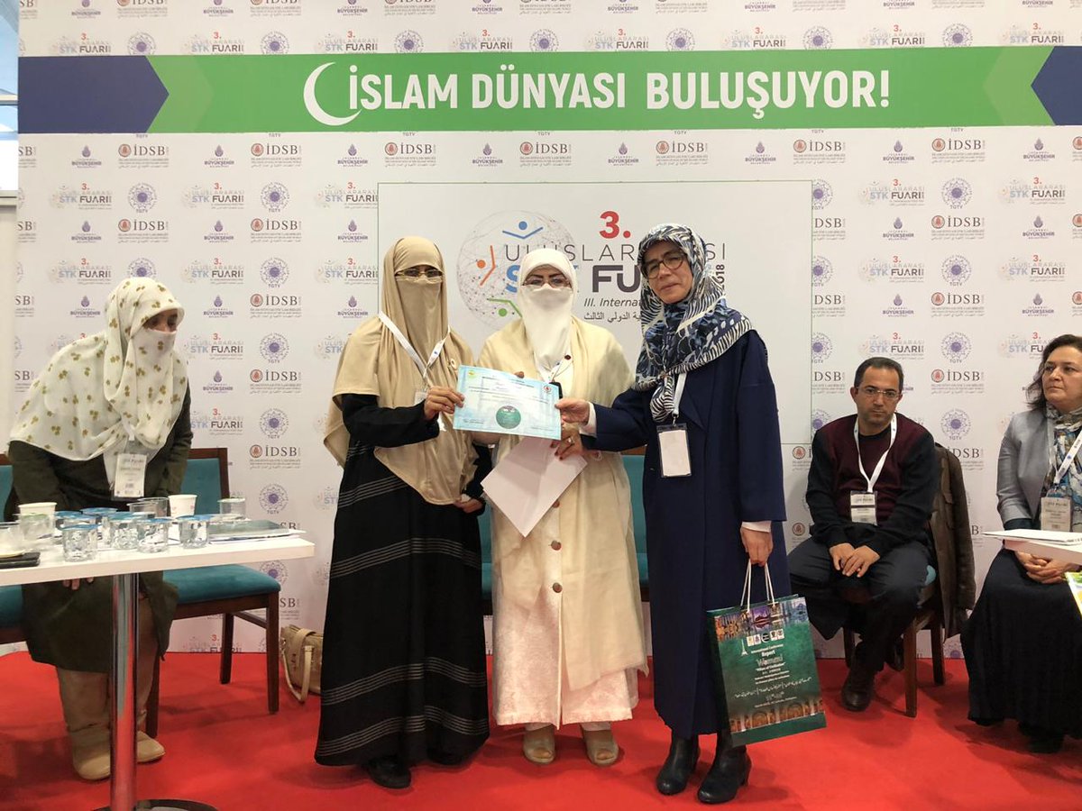 JamaatWomen's tweet photo. #StrongFamiliesStrongSocieties #NGOFair #Turkey
انٹرنیشنل مسلم ویمن یونین کی صدر ڈاکٹر سمیعہ راحیل قاضی یونین کے پلیٹ فارم سے پروگرام کنڈکٹ کروارہی ہیں۔پاکستان سے ڈاکٹر رخسانہ جبین،عابدہ فرحین،عائشہ سید،اور ثمینہ سعید شریک ہیں https://t.co/jEBpIhQ0D9