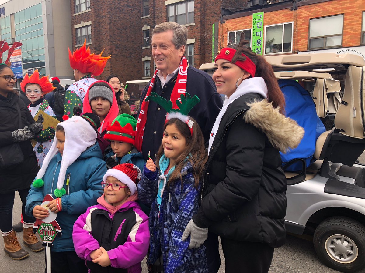 TorontosMayor's tweet photo. Getting ready for the 2018 @TOSantaParade! #SantaClausParadeTO https://t.co/fBFsq5j3JP