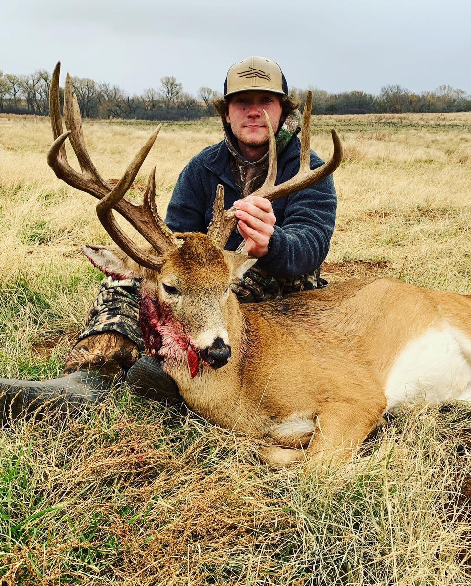 Hunter_H7's tweet photo. It’s hard to beat the feeling of taking a big Oklahoma whitetail! https://t.co/PTllCCBPzD