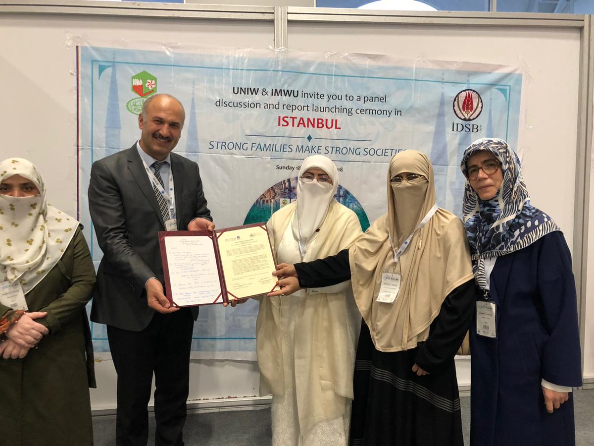JamaatWomen's tweet photo. #StrongFamiliesStrongSocieties #NGOFair #Turkey
انٹرنیشنل مسلم ویمن یونین کے اسٹال پر شرکاء https://t.co/eNAMipGDxZ
