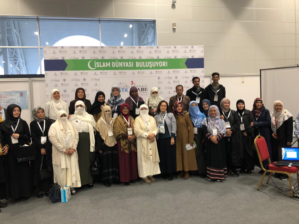 JamaatWomen's tweet photo. #StrongFamiliesStrongSocieties #NGOFair #Turkey
انٹرنیشنل مسلم ویمن یونین کے اسٹال پر شرکاء https://t.co/eNAMipGDxZ