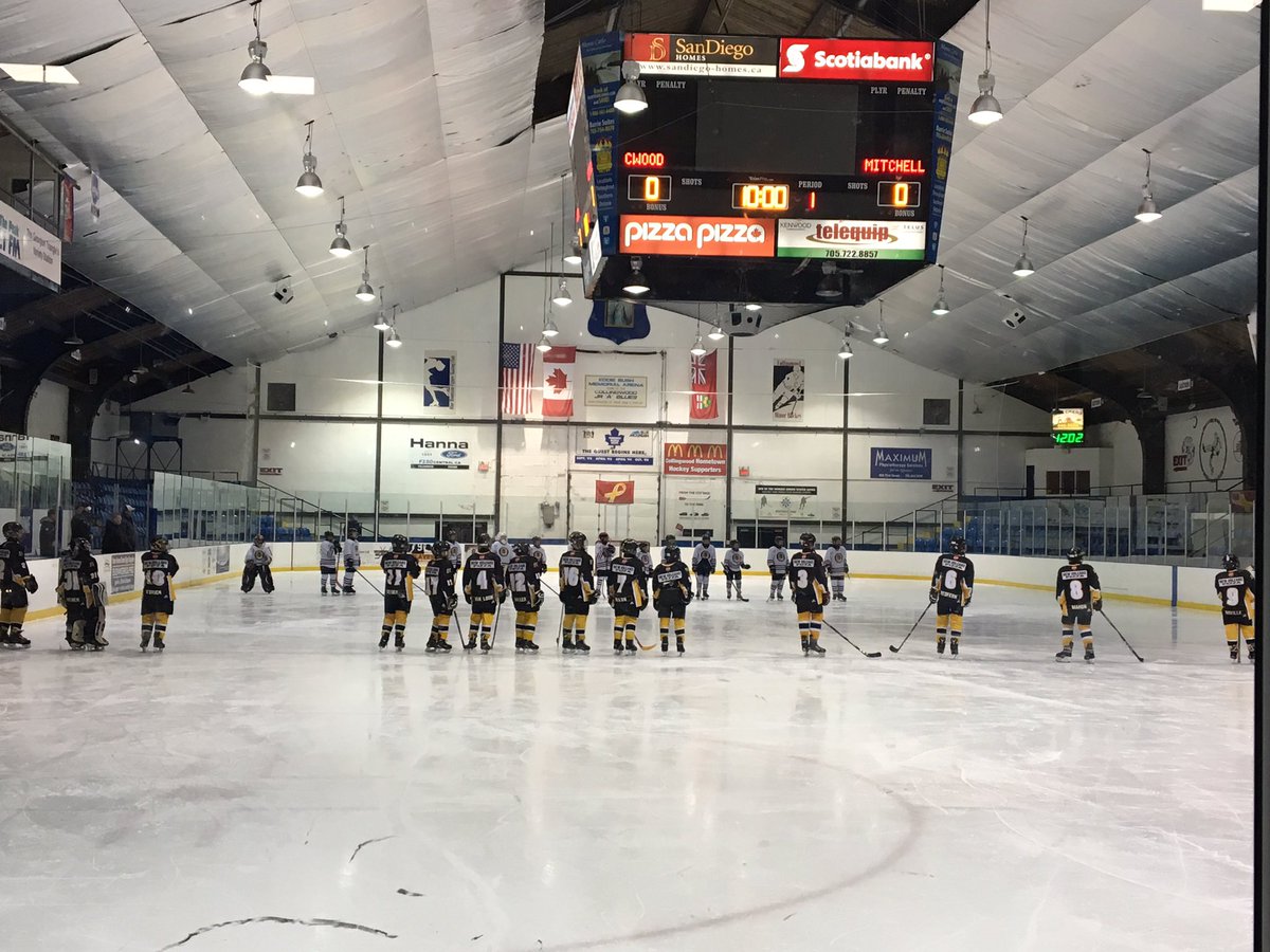 nettieredfern's tweet photo. Here we go! #silverstickfinal #mitchellmeteors https://t.co/GNUd06Fbz9