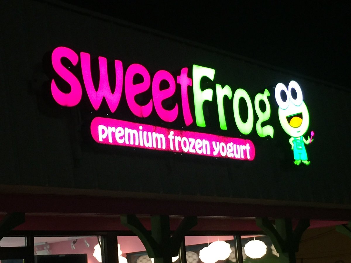 sweetfrogwmspt's tweet photo. Today’s the day: your last chance to visit sweetFrog Williamsport! We are open until 9:00. Hop in ONE LAST TIME! Post a picture of your visit! 🐸 https://t.co/1RySMx6BiK