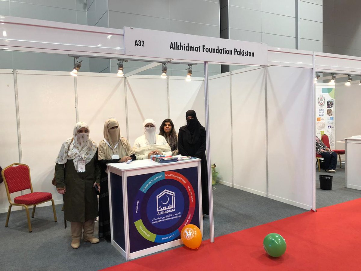 JamaatWomen's tweet photo. #NGOFair #Turkey
صدر ویمن اینڈ فیملی کمیشن ڈاکٹر رخسانہ جبین،ڈاکٹر سمیعہ راحیل قاضی اور عابدہ فرحین ترکی میں ہونے والی نمائش میں الخدمت فاؤنڈیشن کے اسٹال پر https://t.co/U8ER61RUlK