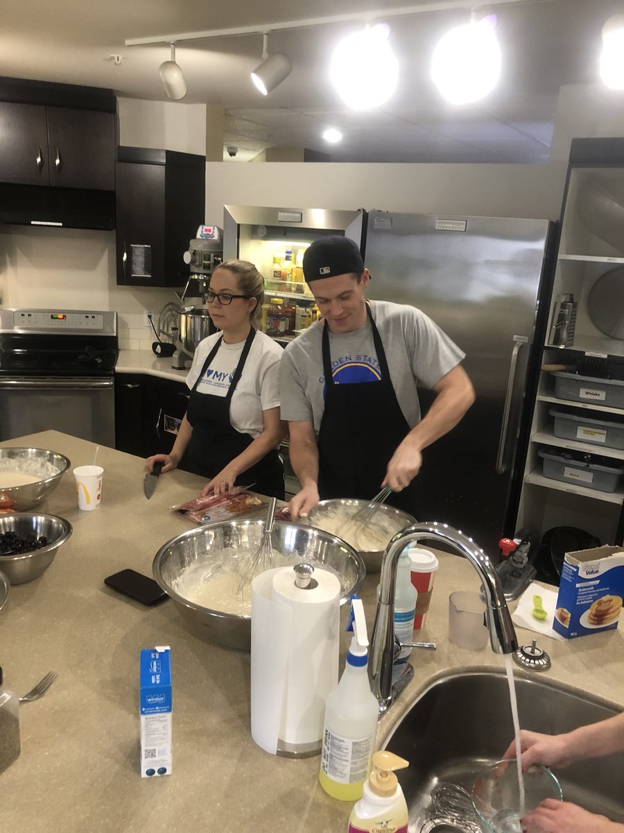 byMissMisa's tweet photo. @ServusCU_YLN volunteers hard at work https://t.co/3pjhLohQPM