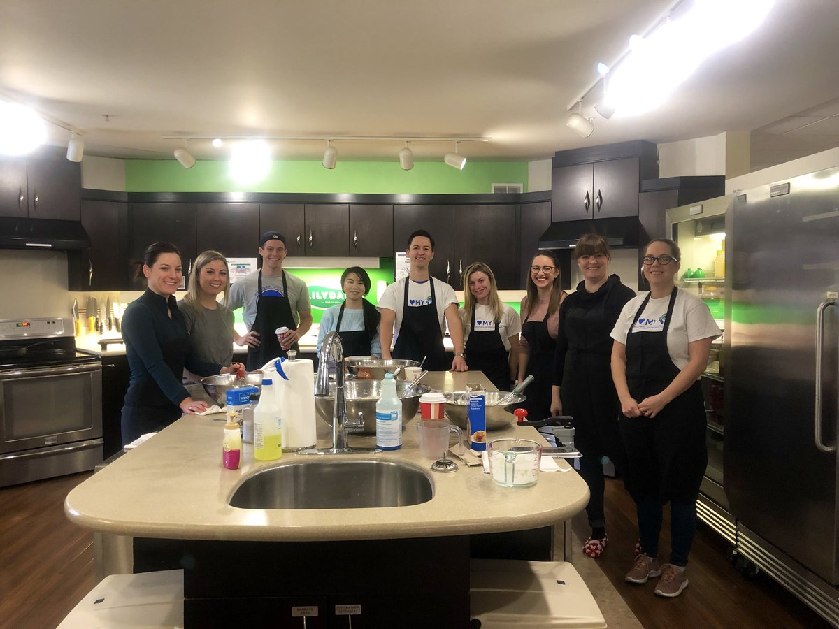 byMissMisa's tweet photo. @ServusCU_YLN volunteers hard at work https://t.co/3pjhLohQPM