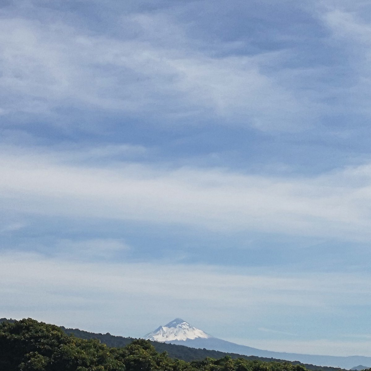 Marcozarate80's tweet photo. Buenos días!! #cuernavaca #Morelos #volcan #Popocatépetl @DiariodeMorelos crédito de la foto @Marcozarate80 https://t.co/cMMK6hxTRD