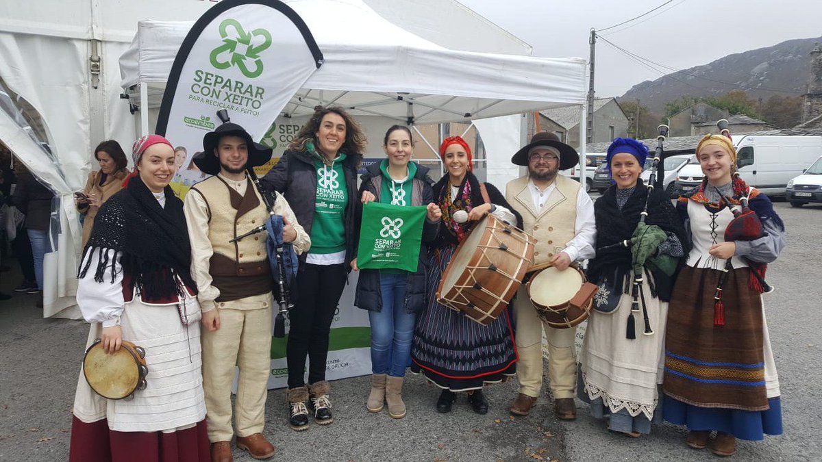 separaconxeito's tweet photo. Este Domingo tamén estivemos na IV Feira do Mel de Montaña 😋🍯no #concellodeMuras , aproveitamos a festa para achegar os veciños e visitantes as craves dunha correcta separación dos #residuos e falar sobre prácticas sostibles. @GaliciaSostible @GaliciaSostible https://t.co/3rRaAfkCjW