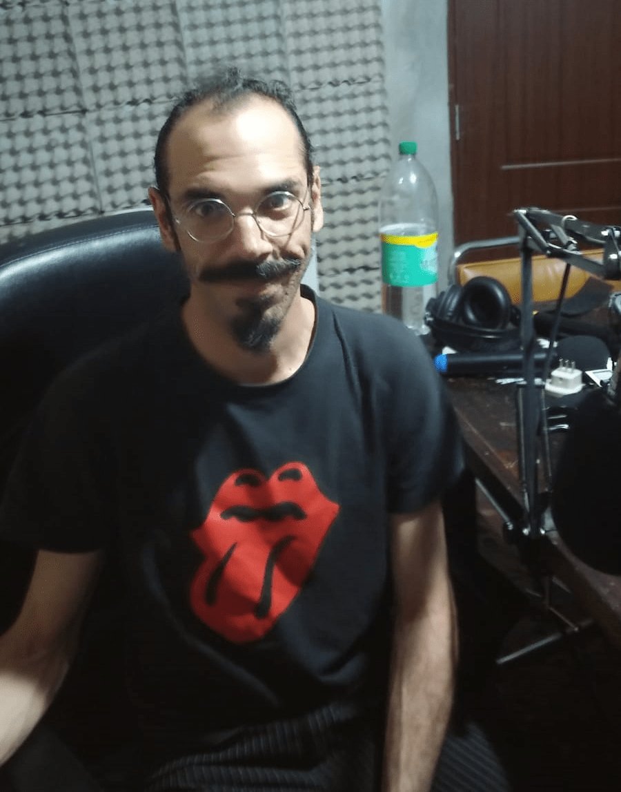 RPasillo's tweet photo. ENTREVISTA A LUANGO GARCÍA

En @BreakingRockOk conversamos con Luango Garcia, músico, compositor y poeta venezolano radicado en Uruguay hace unos años. Hablamos de sus inicios como músico en su pais, la migración, y en como influyó en su música 

https://t.co/8Q1LFmR6l0 https://t.co/NHHx3BccX2