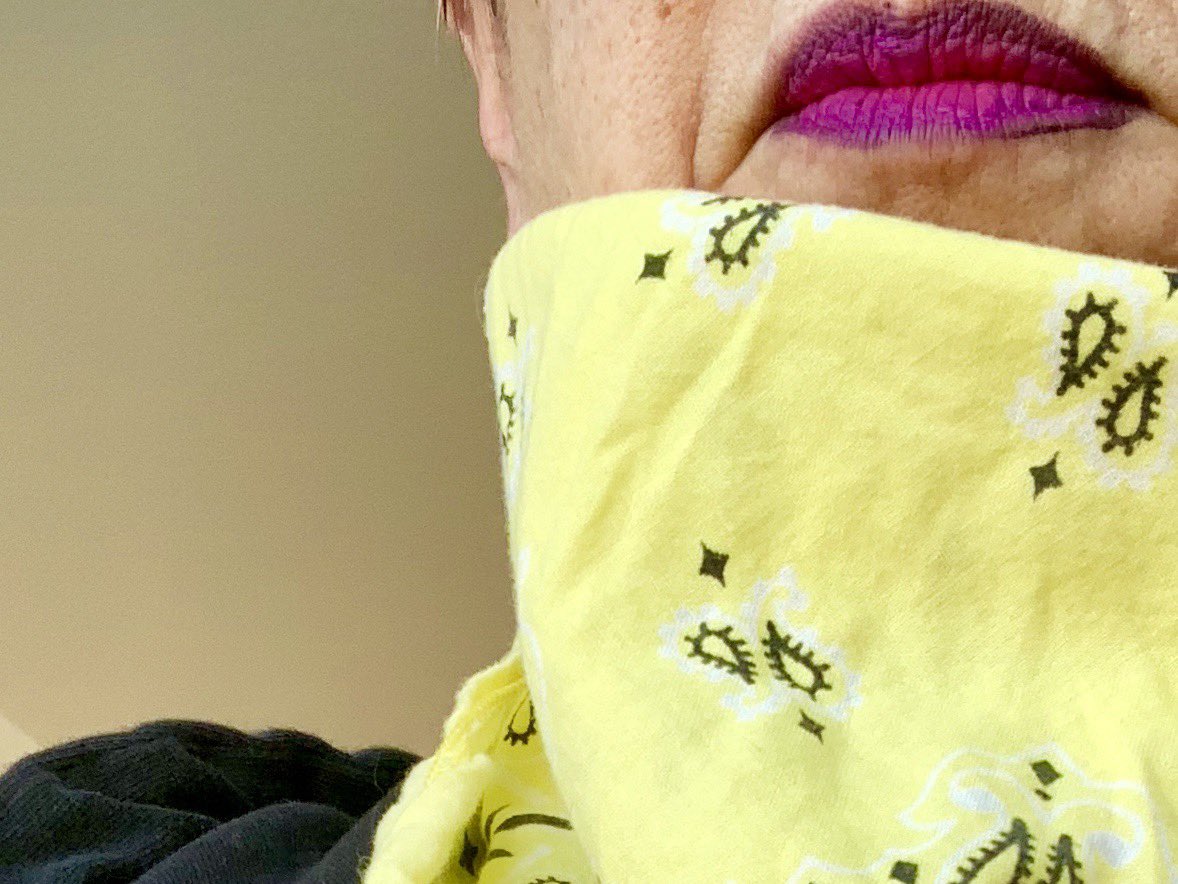 katbisKB's tweet image. Wearing this while doing a new #paintedjacket! Inspiration, good energy. #bandito @twentyonepilots @MaMa_NeZra @Blu_Grover @imdunwithpilots @New_Era_News @cliffordvulture @cliqueart8 
(Har. Also @U2 t-shirt and #LinkinPark hoodie. Just bring ‘em all in)💛🌻