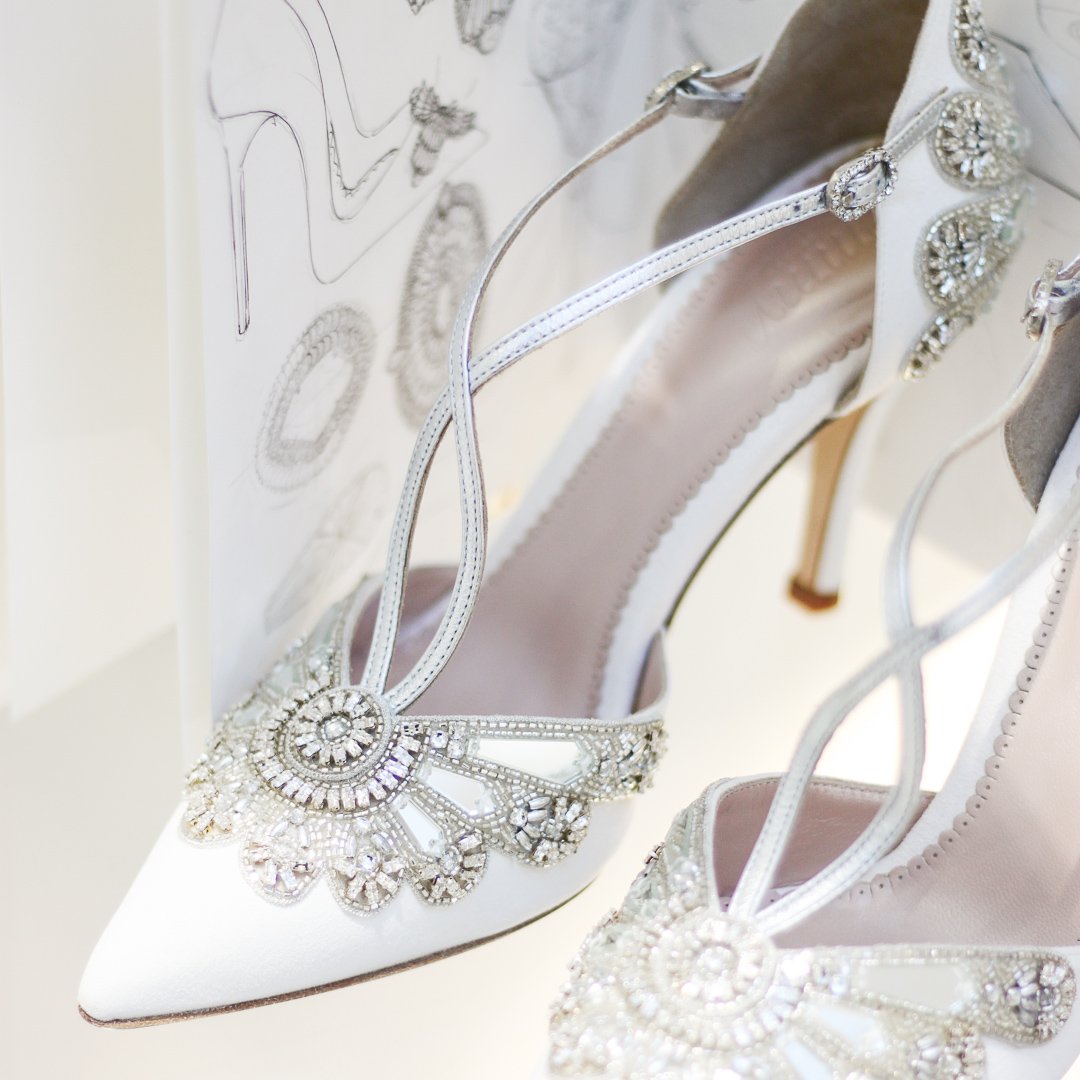 emmyldn's tweet photo. ... and coming soon, Cinderella with pointed closed-toe, welcome Sophia! x
#development #winterbrides #bridalshoes #weddingshoes #cinderellashoes #sophia #emmylondon #bridetobe2019 #prettyshoes #bridalstyle #bridaldetails #elegantshoes #luxebride #luxurybridal https://t.co/W6QnHH63Yc