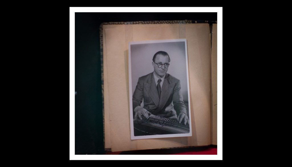 Eve and I are both preparing for a trip to Vienna. I’m going alone with just my rotten cold for company, whereas I still need to decide whether Eve is going alone, or with John (her new beau), Abbie (her new bestie) or Ben (her brother). #NaNoWriMo18 buff.ly/2QO9Hks