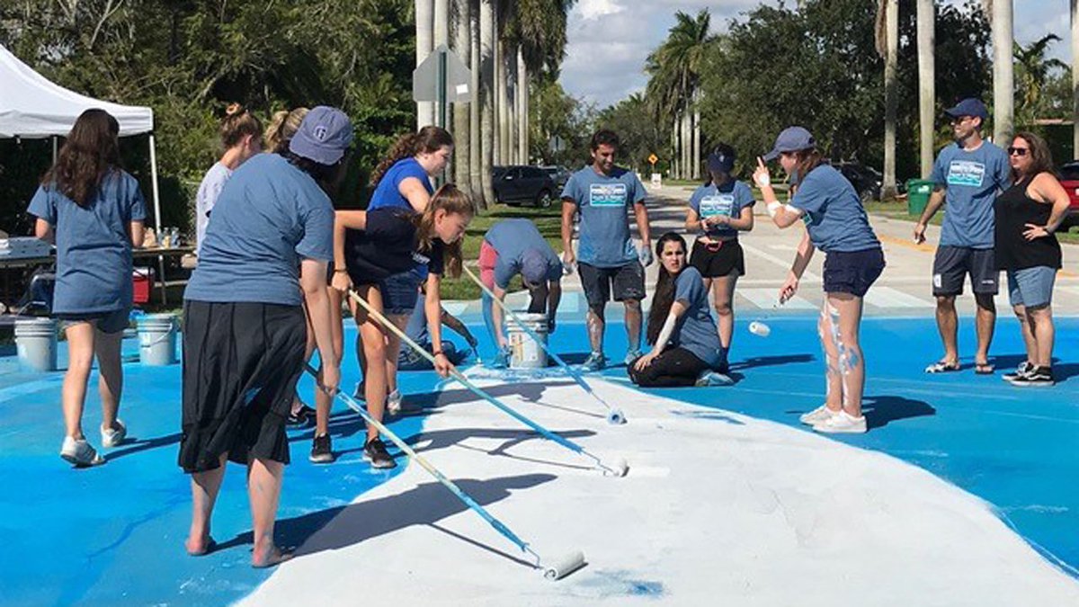 Environmental artists show where sea level rise meets the road bit.ly/2RYxrCp https://t.co/P0bCbtnaGS