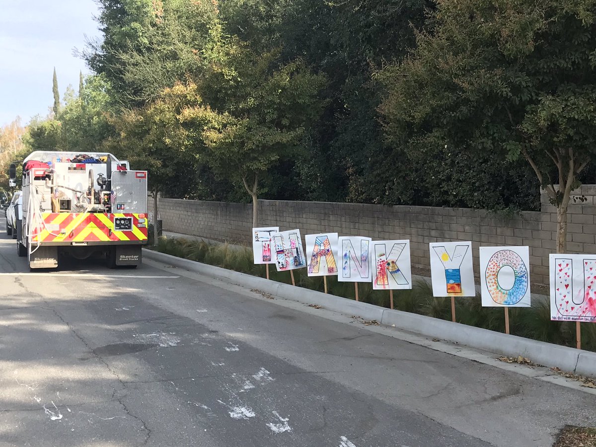 AllHazardsTFS's tweet photo. Citizens made signs to show their appreciation for all of the hard work and long hours @TXForestService firefighters and firefighters from across the nation spent protecting their homes and communities on the Woolsey Fire in Los Angeles and Ventura Counties, California. https://t.co/pJuHMO2K2L