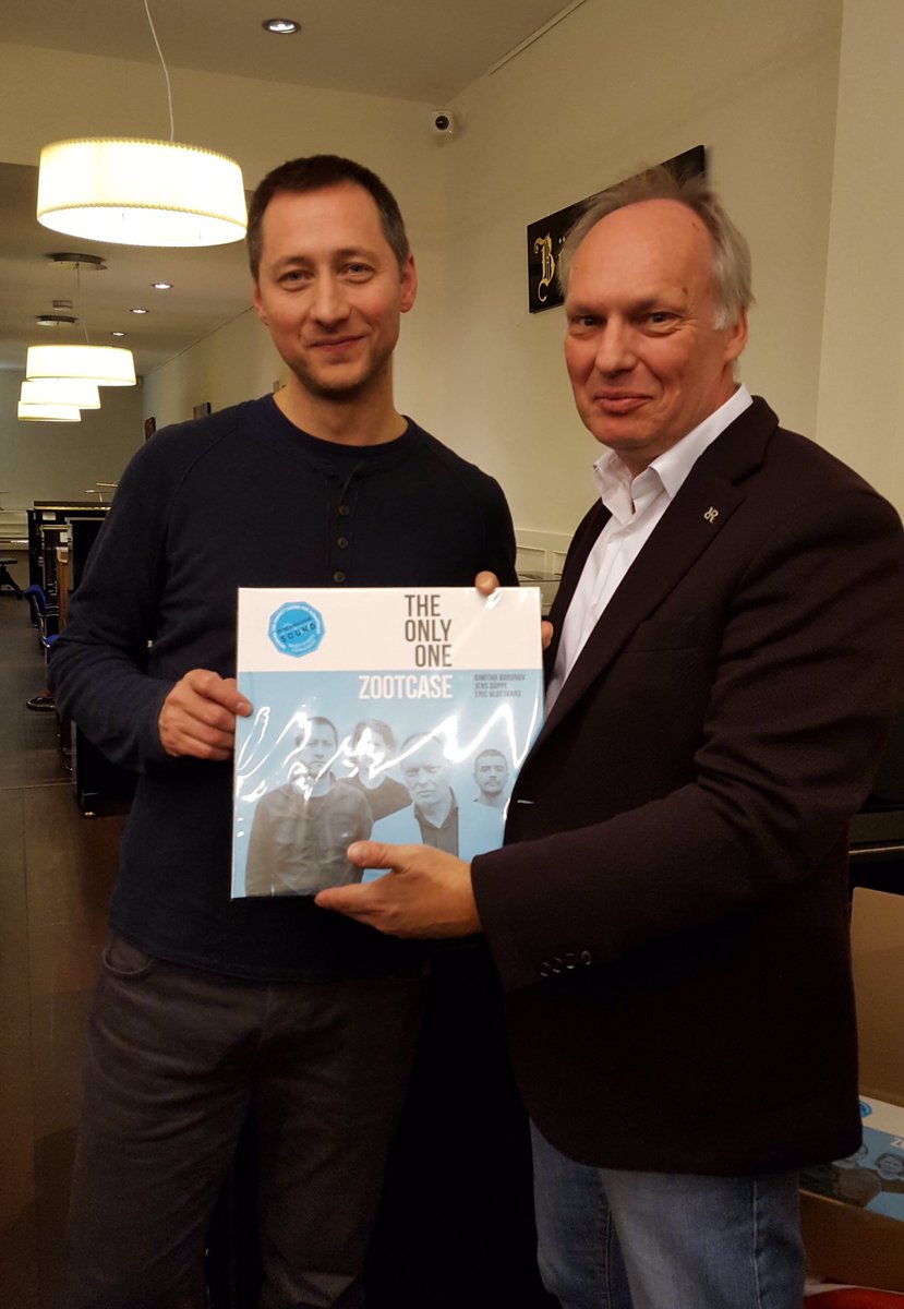 ZOOTCASE BLUE VINYL

Finally in the hands of producer and piano-giant Dimitar Bodurov after his stunning Solo Concert in Amsterdam. 
Worth the wait!