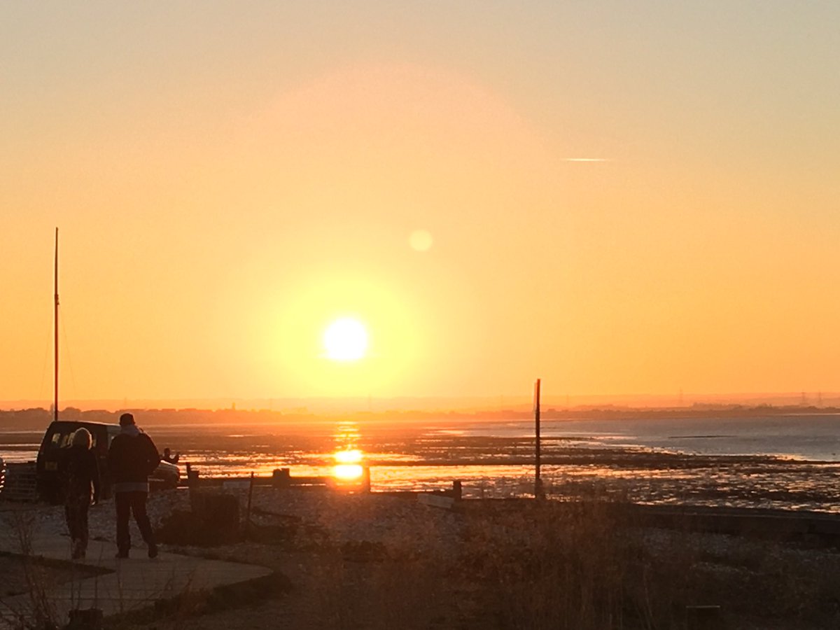 RobertHolmes1's tweet photo. Beautiful afternoon at Whitstable today 👍 https://t.co/bEpyYLXEK3