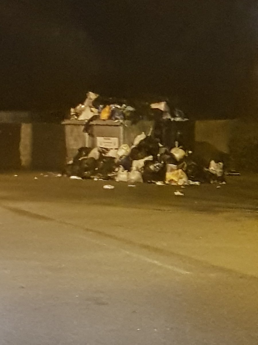 janemonty's tweet image. Just dropped my daughter back to the grotty hotel @RedbridgeLive have put her in as they don't have any property's and this rubbish at the entrance of the hotel hasn't been emptied for 3 weeks....#ratinfested #fixup  @RedbridgeLive @eppingforestdc shame on you