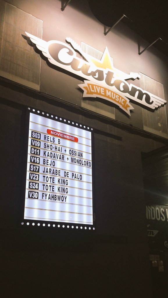 vallepablodel's tweet photo. Noche de concierto muy especial con @xexiortiz! Fue un gustazo volver a verte en directo @jarabeoficial, conocerte y por el detallazo de la púa del concierto, no lo olvidaré jamás !!! Disfruta a tope la nueva etapa, dale 👊! https://t.co/iXNrACvcEH