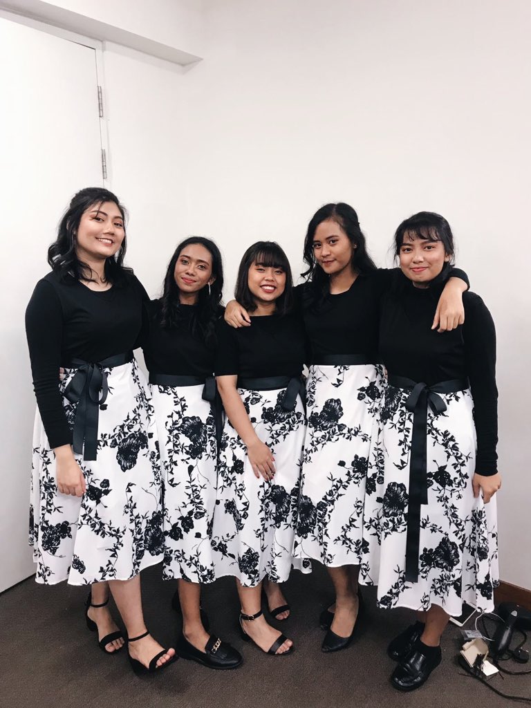 iteshowchoir's tweet photo. && THAT'S ALL FOR VOCAL XCHANGE 2018! β€οΈhere we have the Sopranos, Altos, Tenors & Basses that performed for VX this year! π€ͺ will upload more soon so stay tuned! #VocalXchange2018 #ISCVocalXchange #ITEShowChoir https://t.co/Pde4lw3Prs