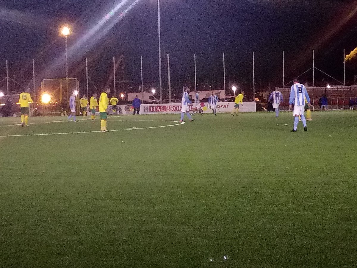 VinaiAlessandro's tweet photo. Buona domenica! Se il campionato non c'è... si scende di categoria! Entella - Lumarzo #Entella #Chiavari #Lnd #TerzaCategoria #Lumarzo #calcioligure #calciodilettanti #stadio #ilovecalcio #calcio #cinghiali #giallo #verdi #trasferta @FCLumarzo2016 https://t.co/SY0igUrQaF