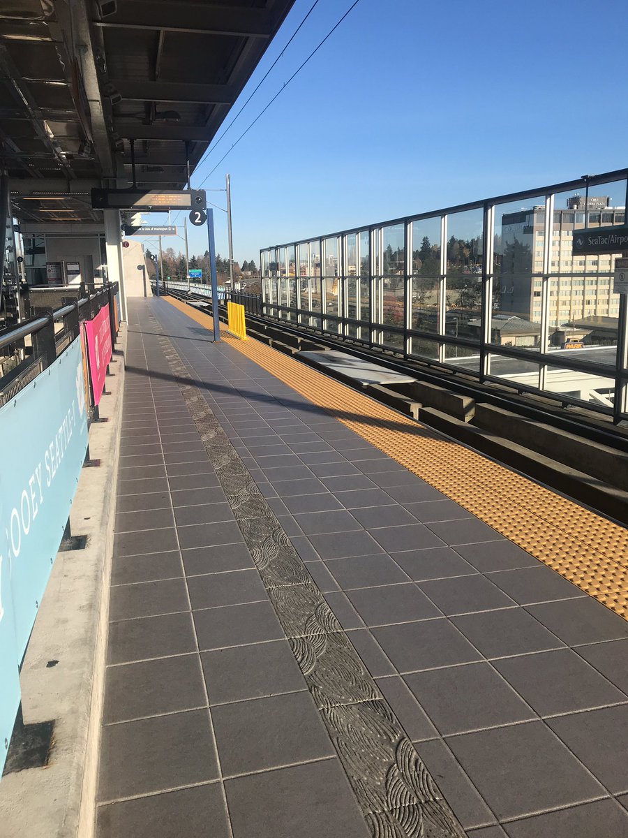 JC24816111's tweet photo. Back in Seattle, waiting for the tr-tr-tr-tr-train. https://t.co/AcxSbjwqtq
