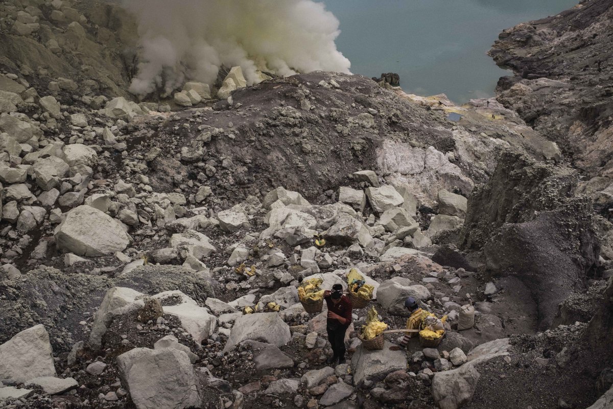 Sulfur Crater - Indonesia 

The Street Hub: streetbounty.com 

#StreetPhotography #Photography #Ijen #Indonesia