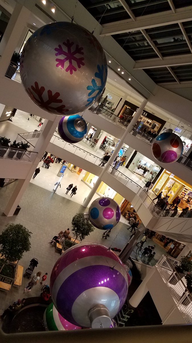 themathguy75's tweet photo. Math at the @mallofamerica! #MTBoS #AdultEdu #patternchat https://t.co/BIyQU3LhJ4