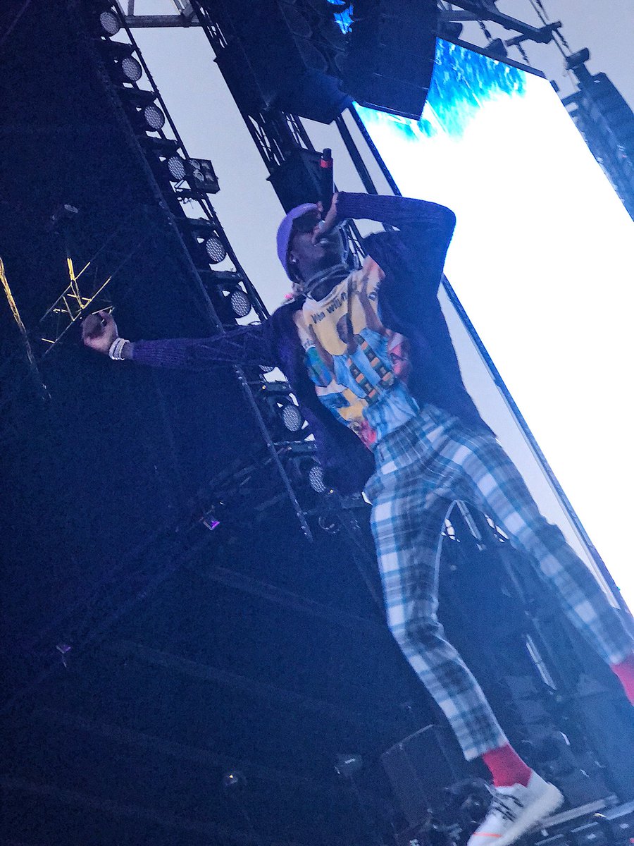 Loganlee415's tweet photo. #ASTROWORLDFest Was a movie. LA FLAME!!!!!!🎢🎡🎠🚀🚀🚀 @trvisXX https://t.co/X4WijzKUF5