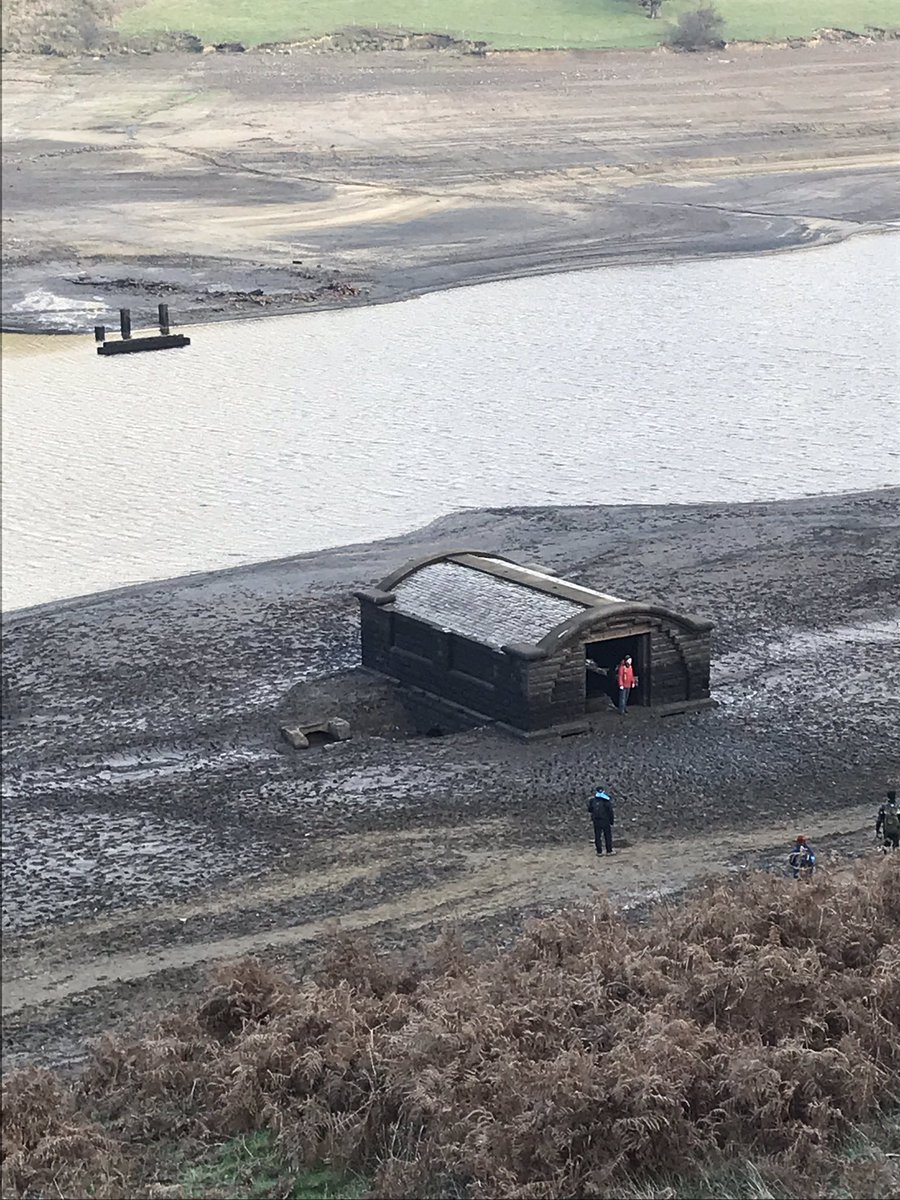 lindseywi7moz's tweet photo. #Ladybower reservoir #ashopton #derwent Had a trip to see the ruins of the 2 villages flooded in the 1940s #drought #lowwaterlevels https://t.co/EcbrhqPYtV