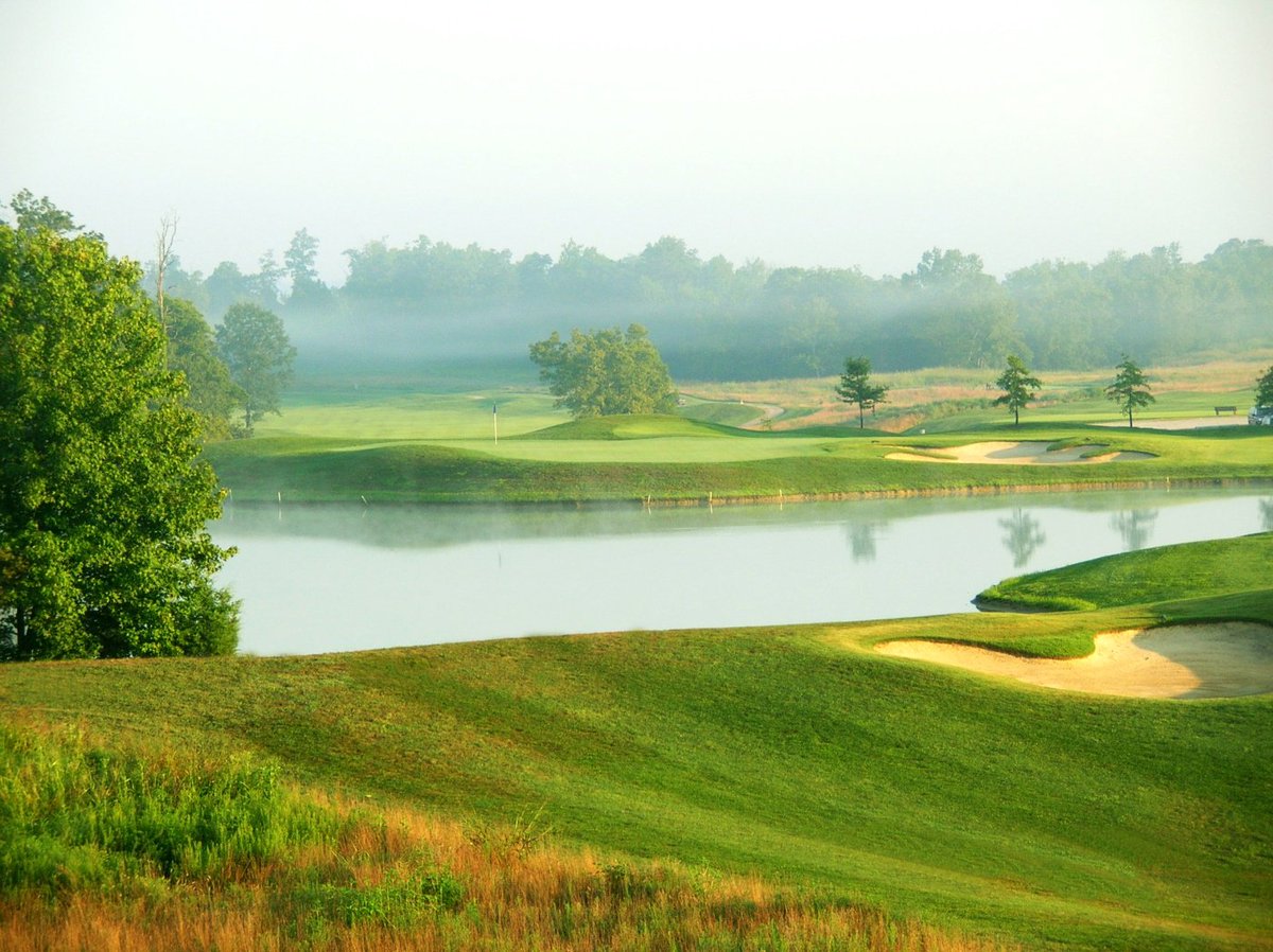 Former Nicklaus design associate Doug Beach created Heritage Hill, the best public course in the Louisville area &amp; #43 on my #TweederTop50Courses. Unique layout with holes both cut through woodlands and exposed in windswept prairies; fantastic Par 3's &amp; strong finishing holes.