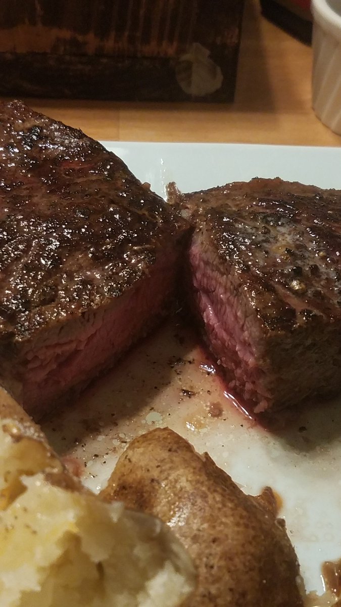 23_trot's tweet photo. First attempt at a cast iron pan seared steak finished off in the oven. #topchef #perfectmediumrare https://t.co/JMh4jli4Q9