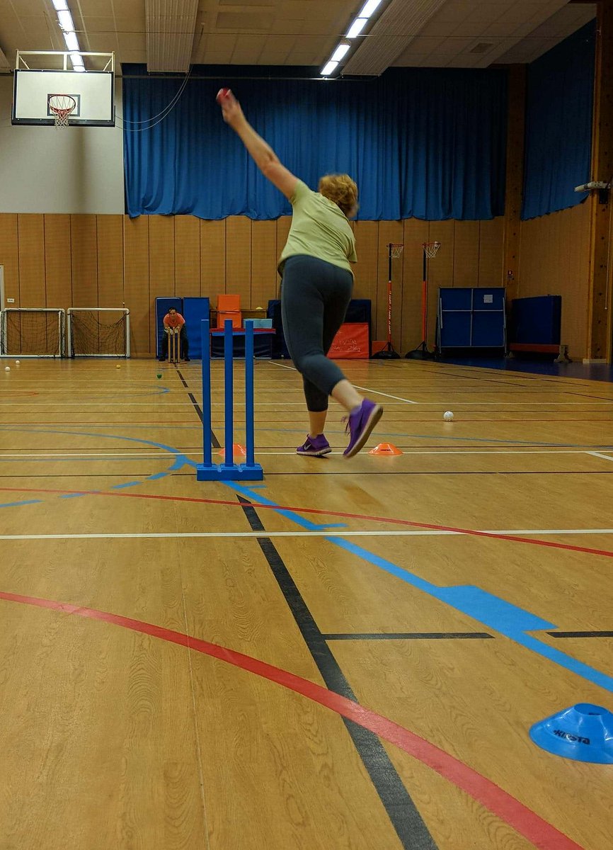 LissesCricket91's tweet photo. 🇫🇷🏏🇬🇧 cricketparis78@mail.com 

Une session de batting et de lancer suivi d'une sortie entre coéquipières. 
Rejoignez vite notre club féminin de cricket!
A batting and bowling clinic followed by a nice team social. Join our women's cricket club.
@lessportivesmag 
@FemmesDeSport https://t.co/QTkIJifE9H