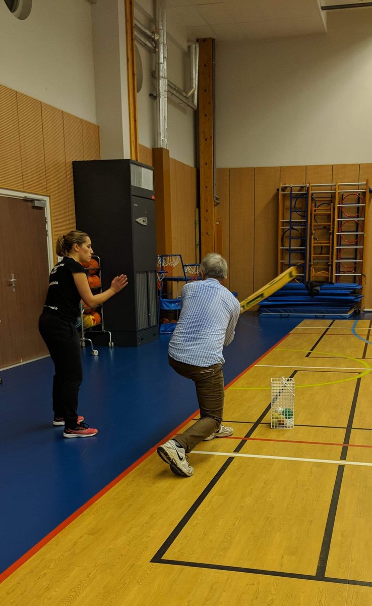 LissesCricket91's tweet photo. 🇫🇷🏏🇬🇧 cricketparis78@mail.com 

Une session de batting et de lancer suivi d'une sortie entre coéquipières. 
Rejoignez vite notre club féminin de cricket!
A batting and bowling clinic followed by a nice team social. Join our women's cricket club.
@lessportivesmag 
@FemmesDeSport https://t.co/QTkIJifE9H