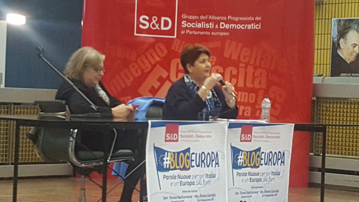 TeresaBellanova's tweet photo. A Cerignola con Elena Gentile #blogEuropa "Parole Nuove per un'Italia e un'Europa più forti".
Una domenica di partecipazione. https://t.co/r3DO1b3dye