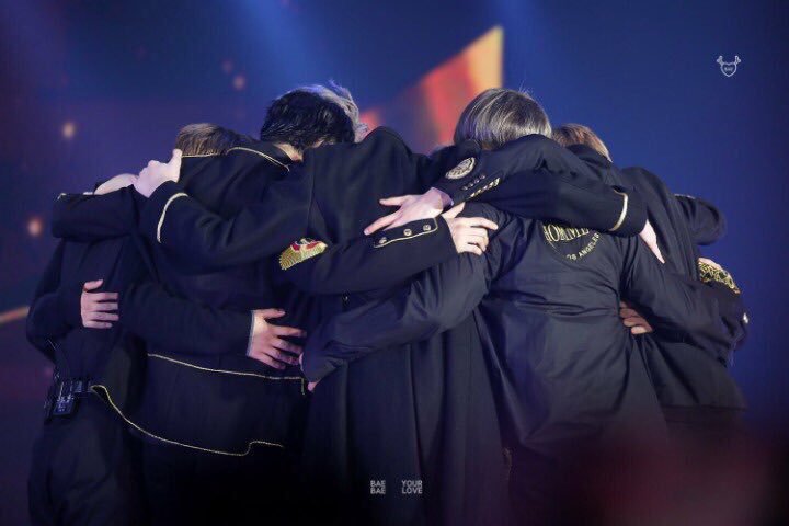 LINHOON_TH's tweet photo. จากวันแรกที่เดบิวต์จนมาถึงวันนี้ ไม่คิดว่าเวลาจะผ่านไปเร็วขนาดนี้ คัมแบครอบนี้ไม่อยากจะเชื่อเลยว่าครั้งสุดท้าย
มันทั้งดีใจ คิดถึง และใจหายไปพร้อมๆกัน
ขอให้เป็นวันที่ดีนะคับบบ
รักนะ WANNA ONE ~~💛
#WannaSpringBreeze 
#십일월의봄바람 https://t.co/iIbbwiCSKu