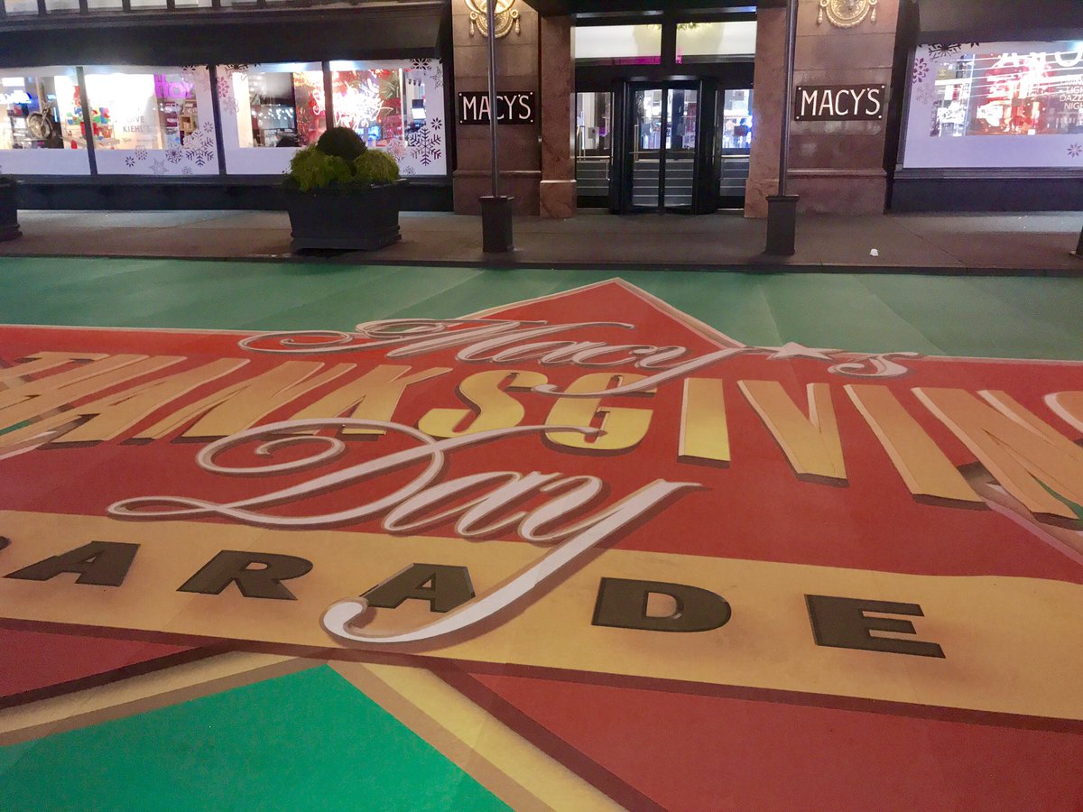 VonsGraphix69's tweet photo. All done by 5AM !!  #macysthanksgivingdayparade #macys #macysparade #macysdayparade #vinylgraphics https://t.co/mcdycXBwhF